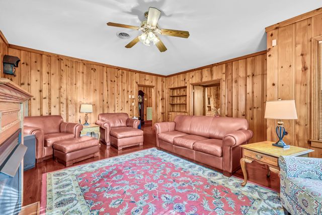 140 E Glenwood Dr, Clarksville, TN 37040