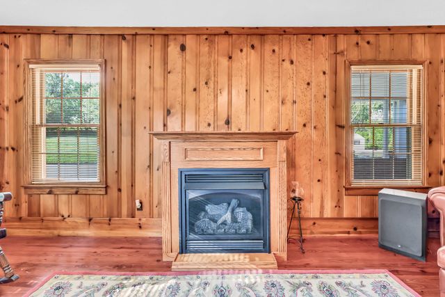 140 E Glenwood Dr, Clarksville, TN 37040