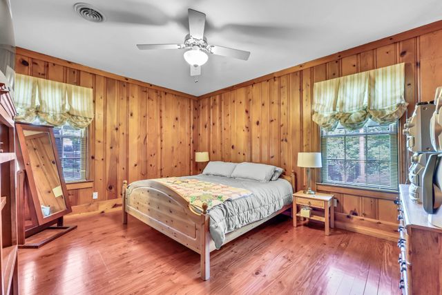 140 E Glenwood Dr, Clarksville, TN 37040