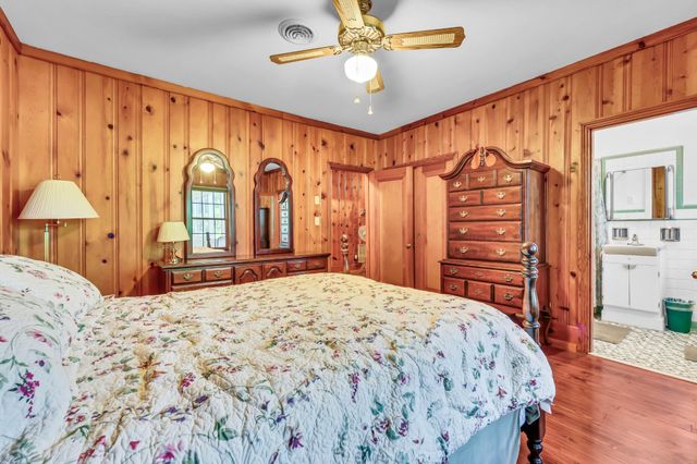 140 E Glenwood Dr, Clarksville, TN 37040
