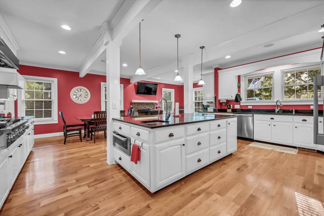 140 E Glenwood Dr, Clarksville, TN 37040