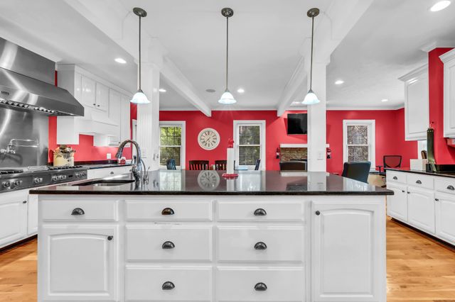 140 E Glenwood Dr, Clarksville, TN 37040