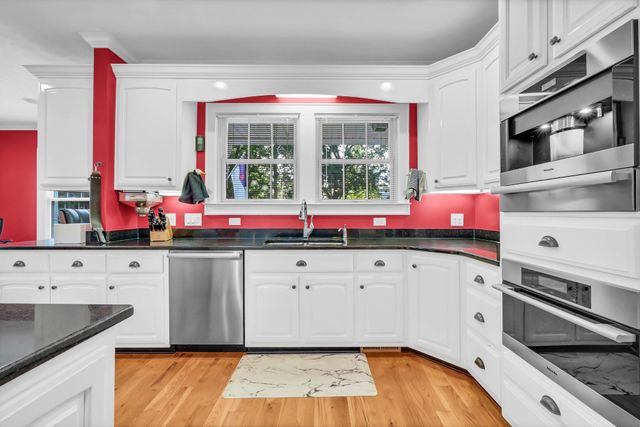 140 E Glenwood Dr, Clarksville, TN 37040