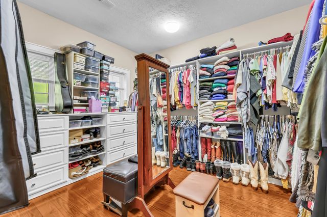 140 E Glenwood Dr, Clarksville, TN 37040