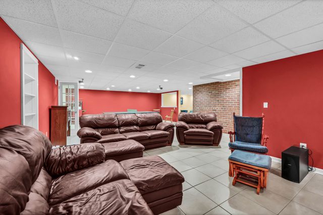 140 E Glenwood Dr, Clarksville, TN 37040