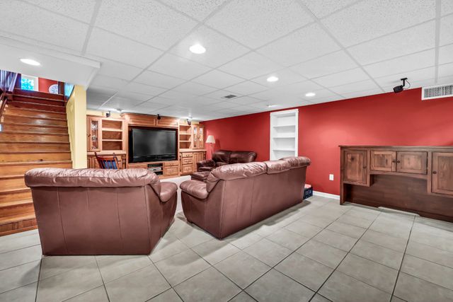 140 E Glenwood Dr, Clarksville, TN 37040