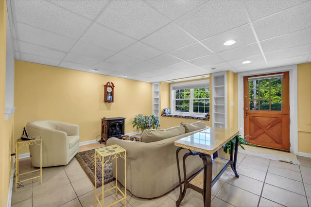 140 E Glenwood Dr, Clarksville, TN 37040