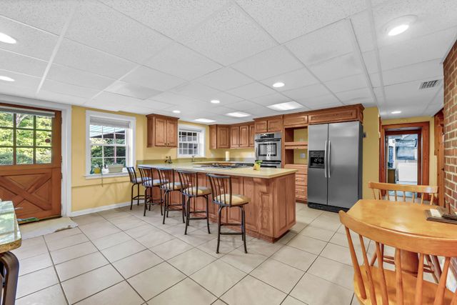 140 E Glenwood Dr, Clarksville, TN 37040