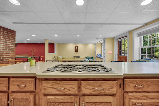 140 E Glenwood Dr, Clarksville, TN 37040