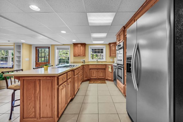 140 E Glenwood Dr, Clarksville, TN 37040