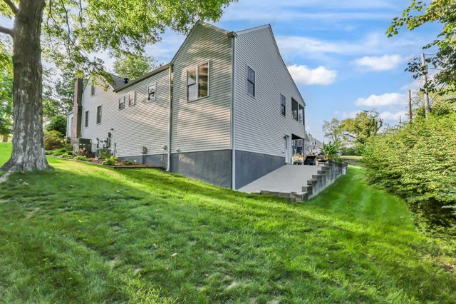 140 E Glenwood Dr, Clarksville, TN 37040