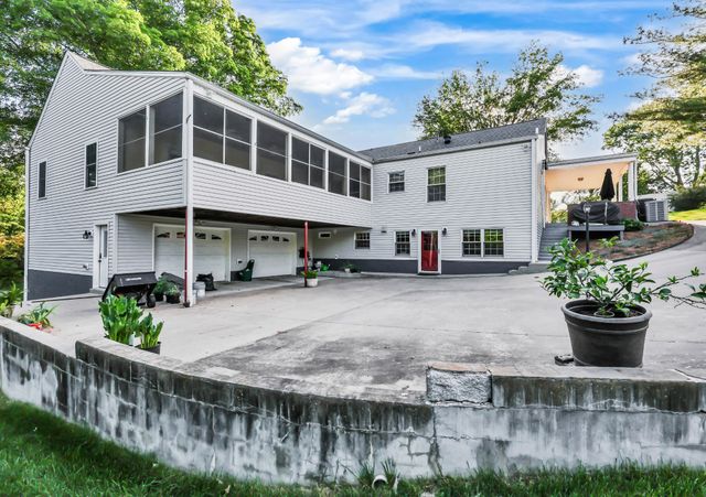 140 E Glenwood Dr, Clarksville, TN 37040