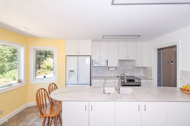 712 Colleen Court, Grants Pass, OR 97527