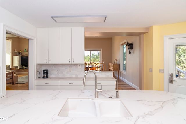 712 Colleen Court, Grants Pass, OR 97527