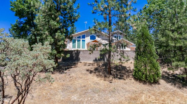 712 Colleen Court, Grants Pass, OR 97527