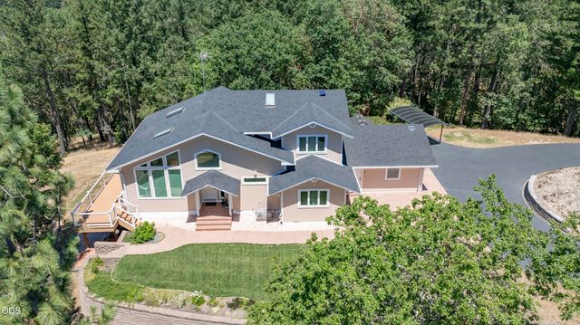 712 Colleen Court, Grants Pass, OR 97527