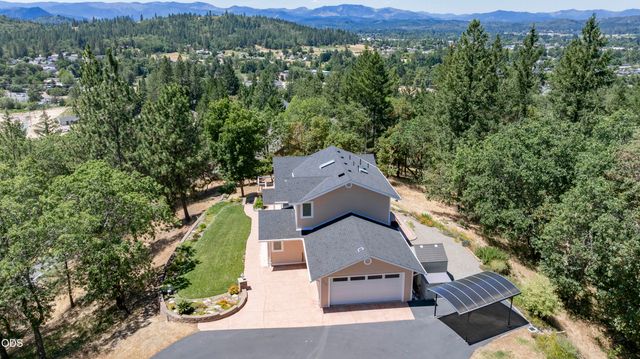 712 Colleen Court, Grants Pass, OR 97527
