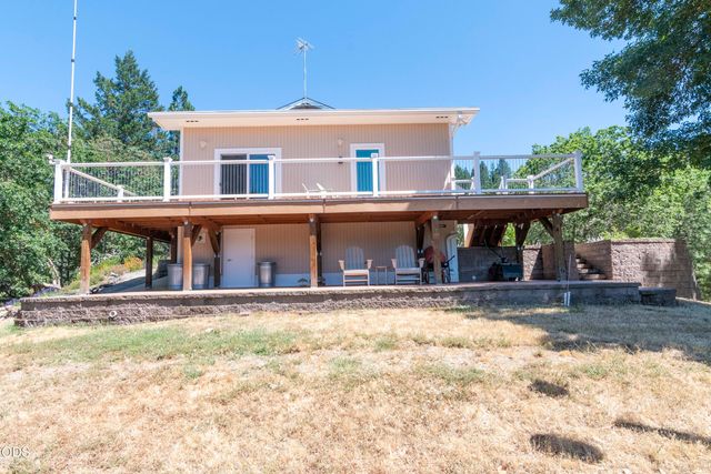 712 Colleen Court, Grants Pass, OR 97527
