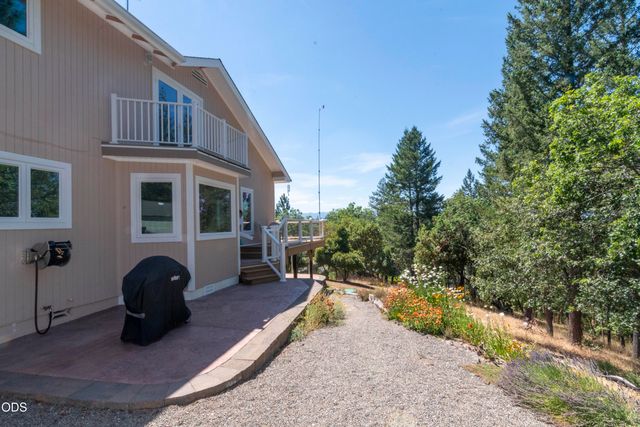 712 Colleen Court, Grants Pass, OR 97527