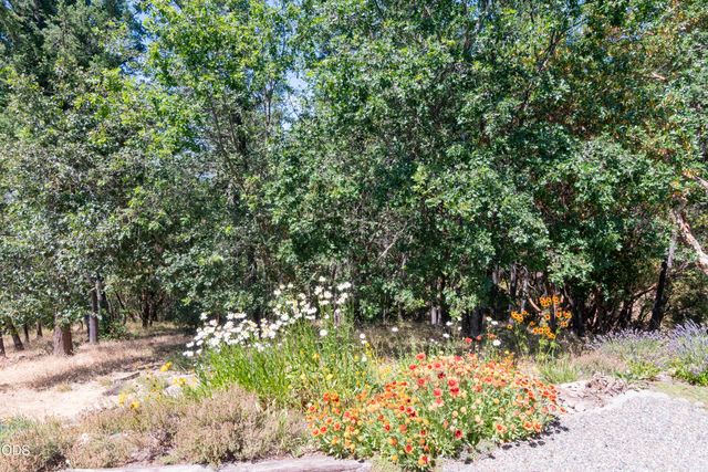 712 Colleen Court, Grants Pass, OR 97527