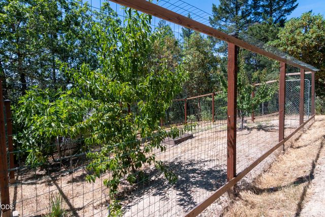 712 Colleen Court, Grants Pass, OR 97527