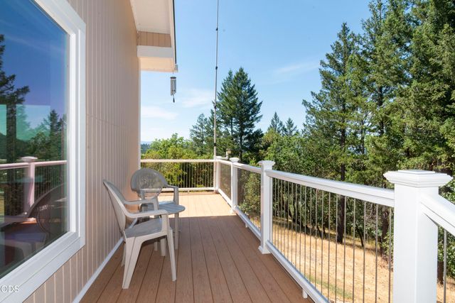 712 Colleen Court, Grants Pass, OR 97527