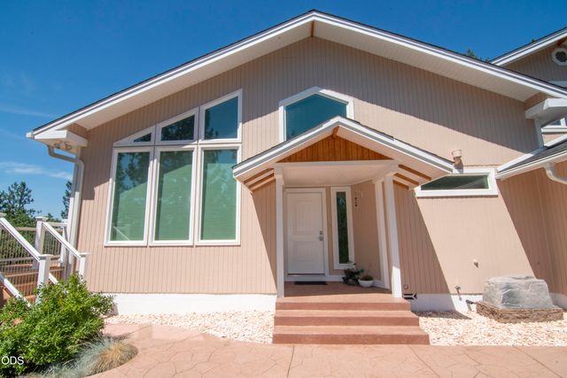 712 Colleen Court, Grants Pass, OR 97527