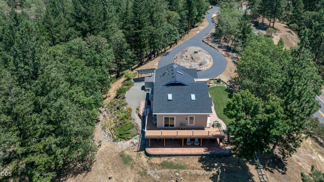 712 Colleen Court, Grants Pass, OR 97527
