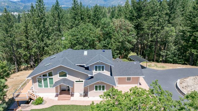 712 Colleen Court, Grants Pass, OR 97527