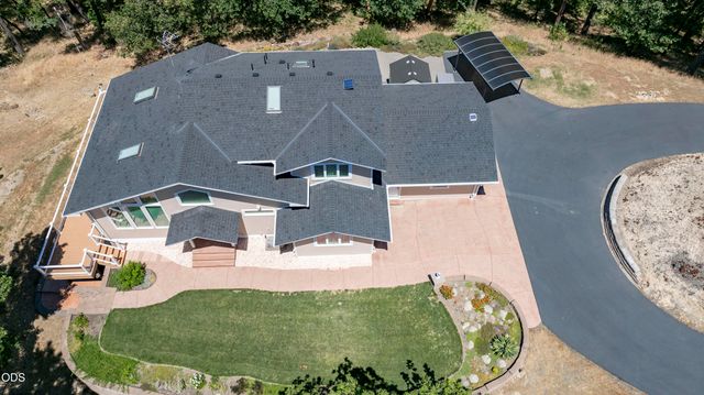 712 Colleen Court, Grants Pass, OR 97527