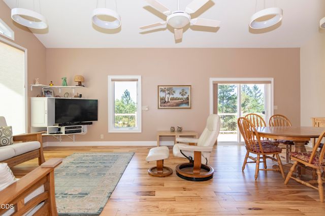712 Colleen Court, Grants Pass, OR 97527