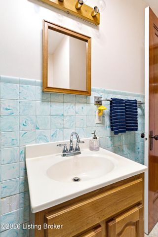 1048 Oakwood Ave, Louisville, KY 40215