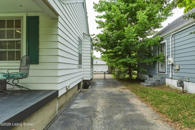 1048 Oakwood Ave, Louisville, KY 40215
