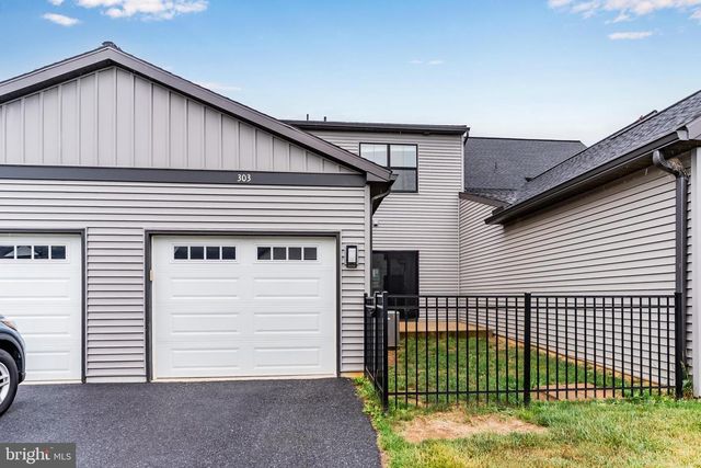 303 ESTATE DR, Mechanicsburg, PA 17055