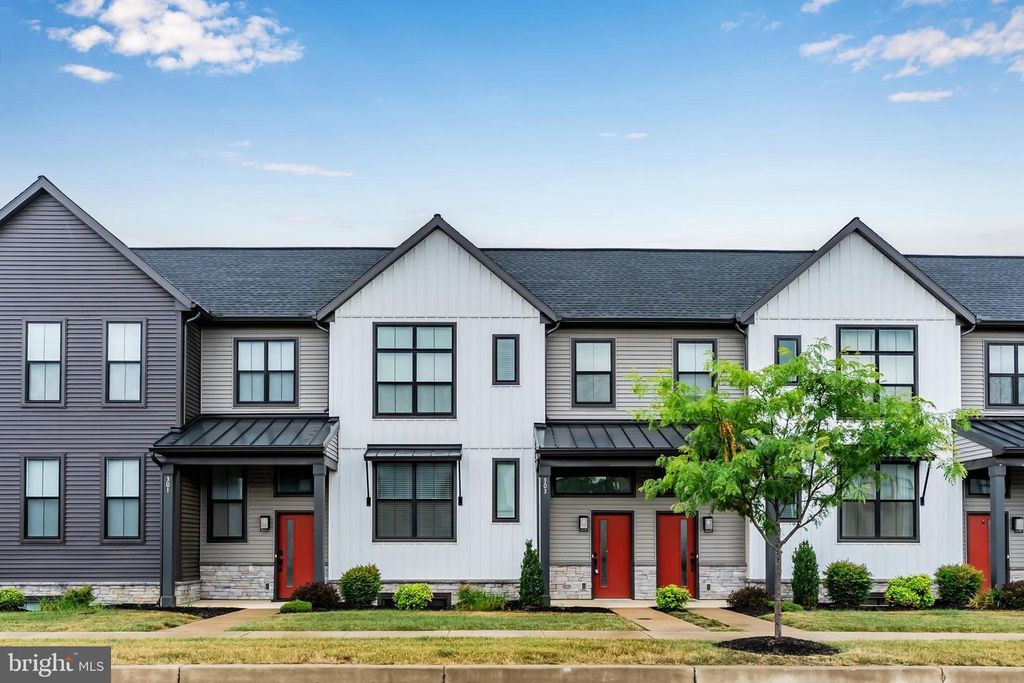 303 ESTATE DR, Mechanicsburg, PA 17055