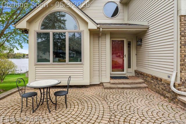 4521 Parnell Drive, Waterford Charter Township, MI 48346