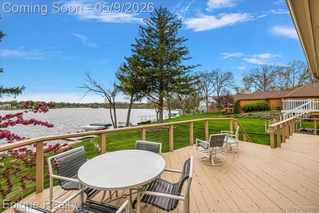 4521 Parnell Drive, Waterford Charter Township, MI 48346
