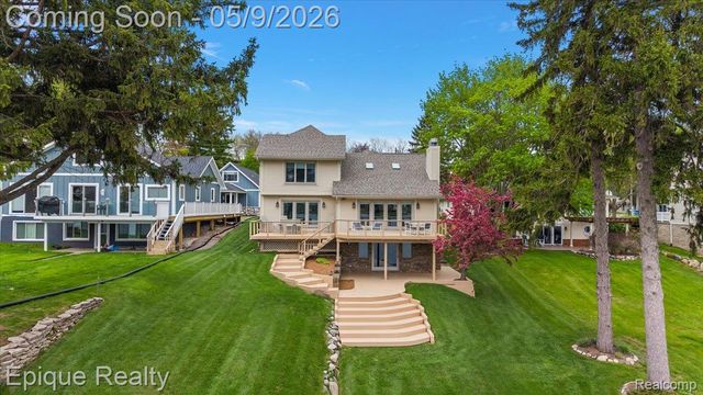 4521 Parnell Drive, Waterford Charter Township, MI 48346