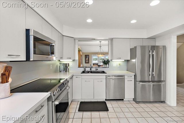 4521 Parnell Drive, Waterford Charter Township, MI 48346
