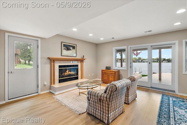 4521 Parnell Drive, Waterford Charter Township, MI 48346