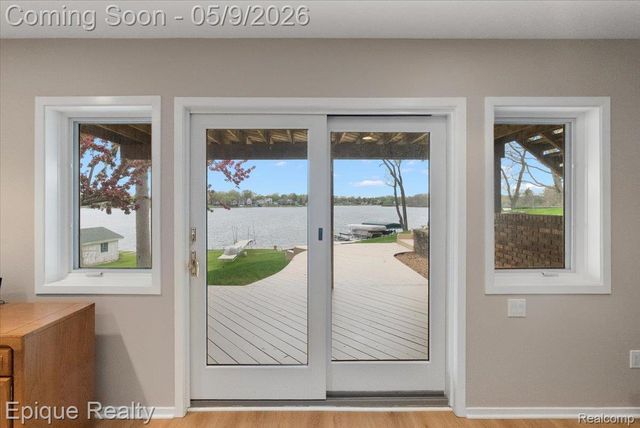 4521 Parnell Drive, Waterford Charter Township, MI 48346