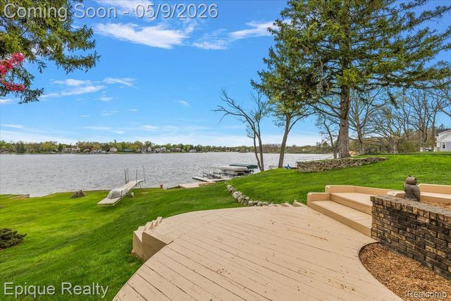 4521 Parnell Drive, Waterford Charter Township, MI 48346