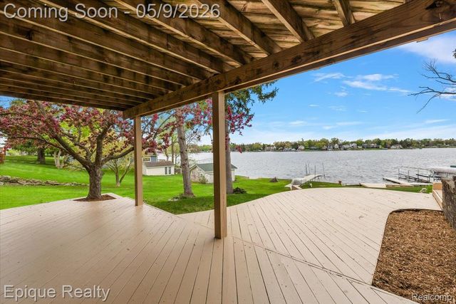 4521 Parnell Drive, Waterford Charter Township, MI 48346