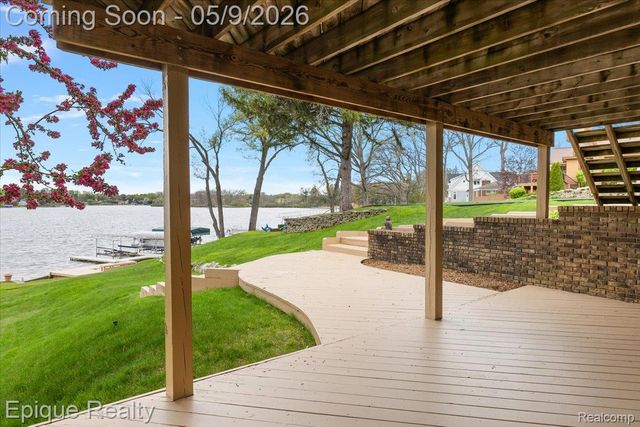 4521 Parnell Drive, Waterford Charter Township, MI 48346