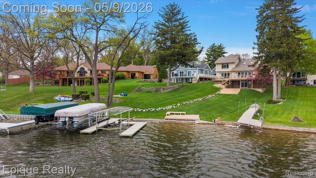 4521 Parnell Drive, Waterford Charter Township, MI 48346