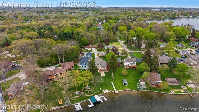 4521 Parnell Drive, Waterford Charter Township, MI 48346