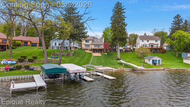 4521 Parnell Drive, Waterford Charter Township, MI 48346