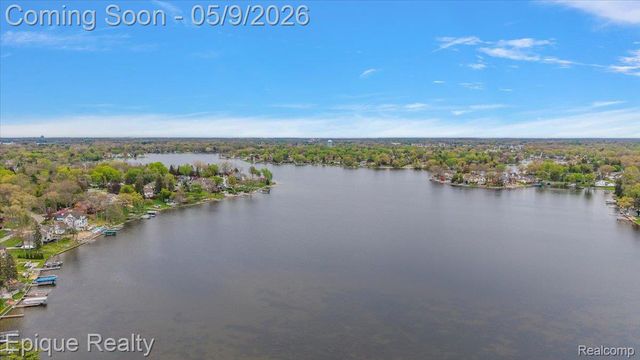 4521 Parnell Drive, Waterford Charter Township, MI 48346