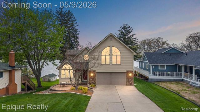 4521 Parnell Drive, Waterford Charter Township, MI 48346