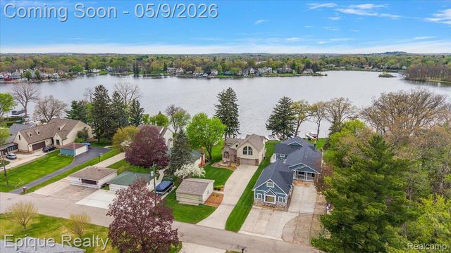4521 Parnell Drive, Waterford Charter Township, MI 48346